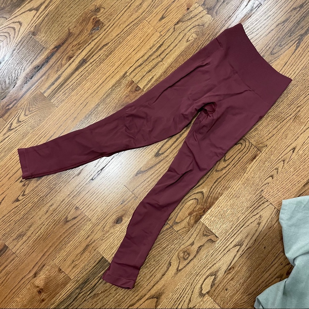 ❌SOLD❌ Lululemon full length leggings - 6 - Picture 2 of 5